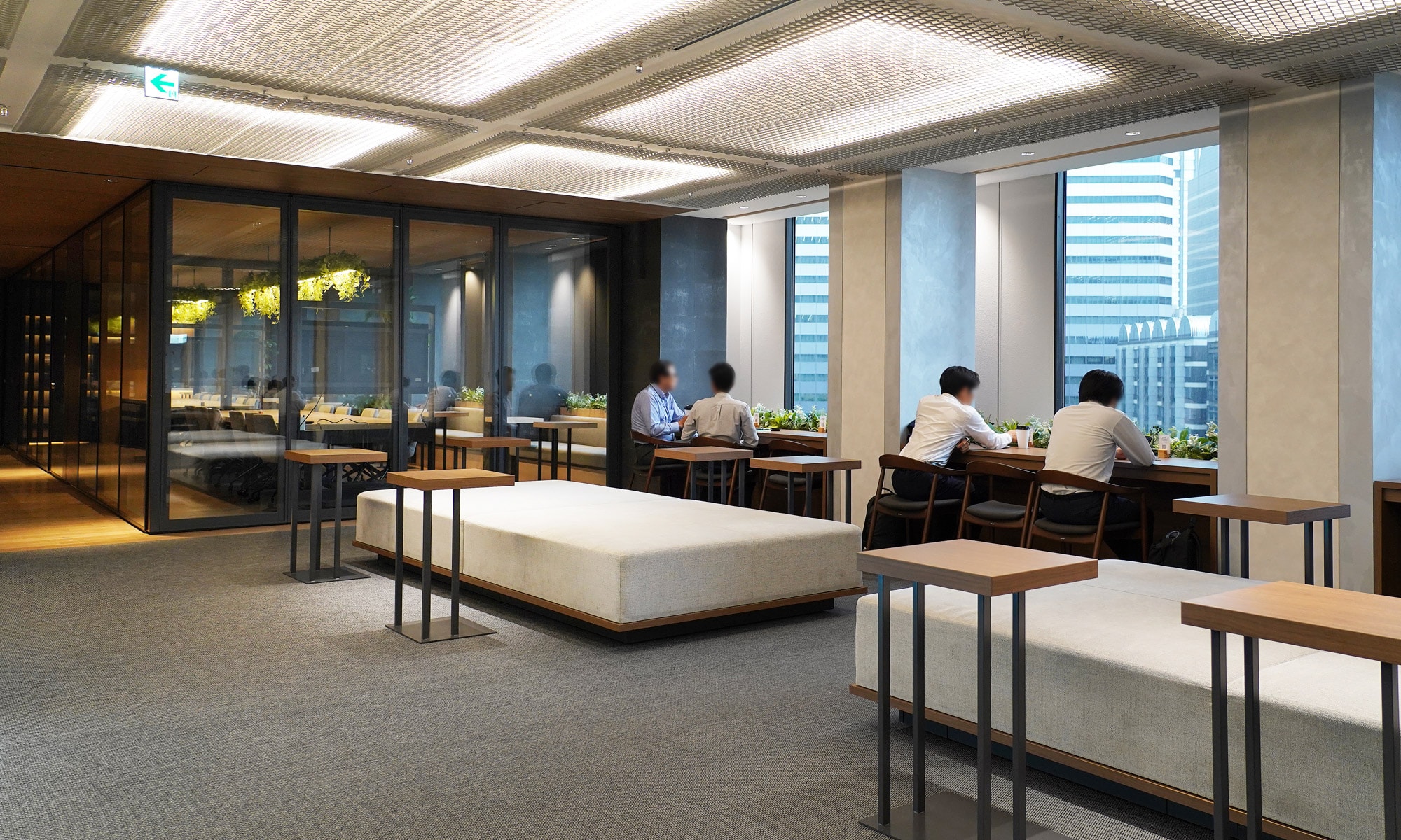 15時頃のLOUNGEとMEETINGの様子
