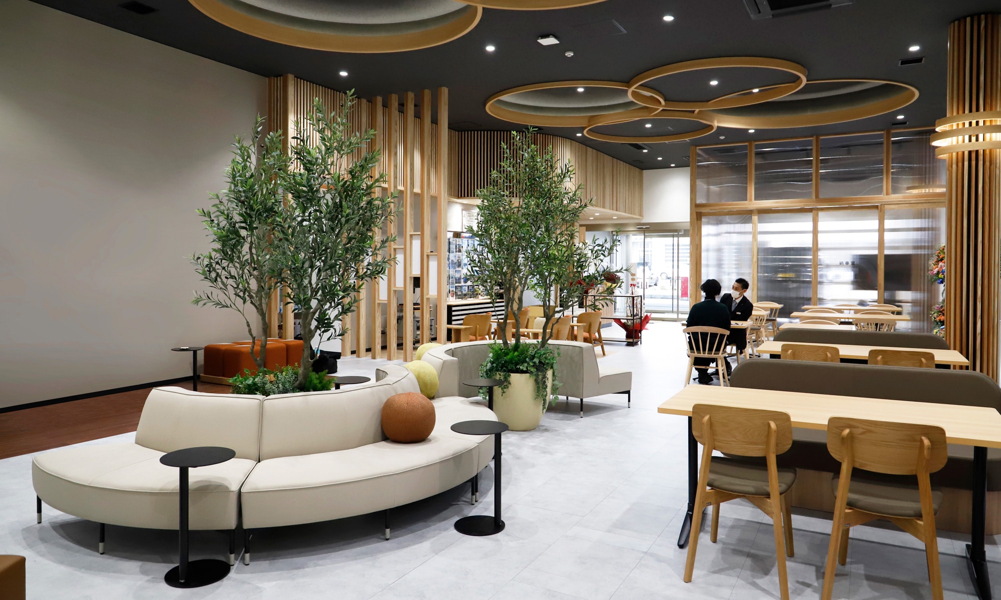 解放感があり、まるで陽だまりの中にいるかのようなショールーム