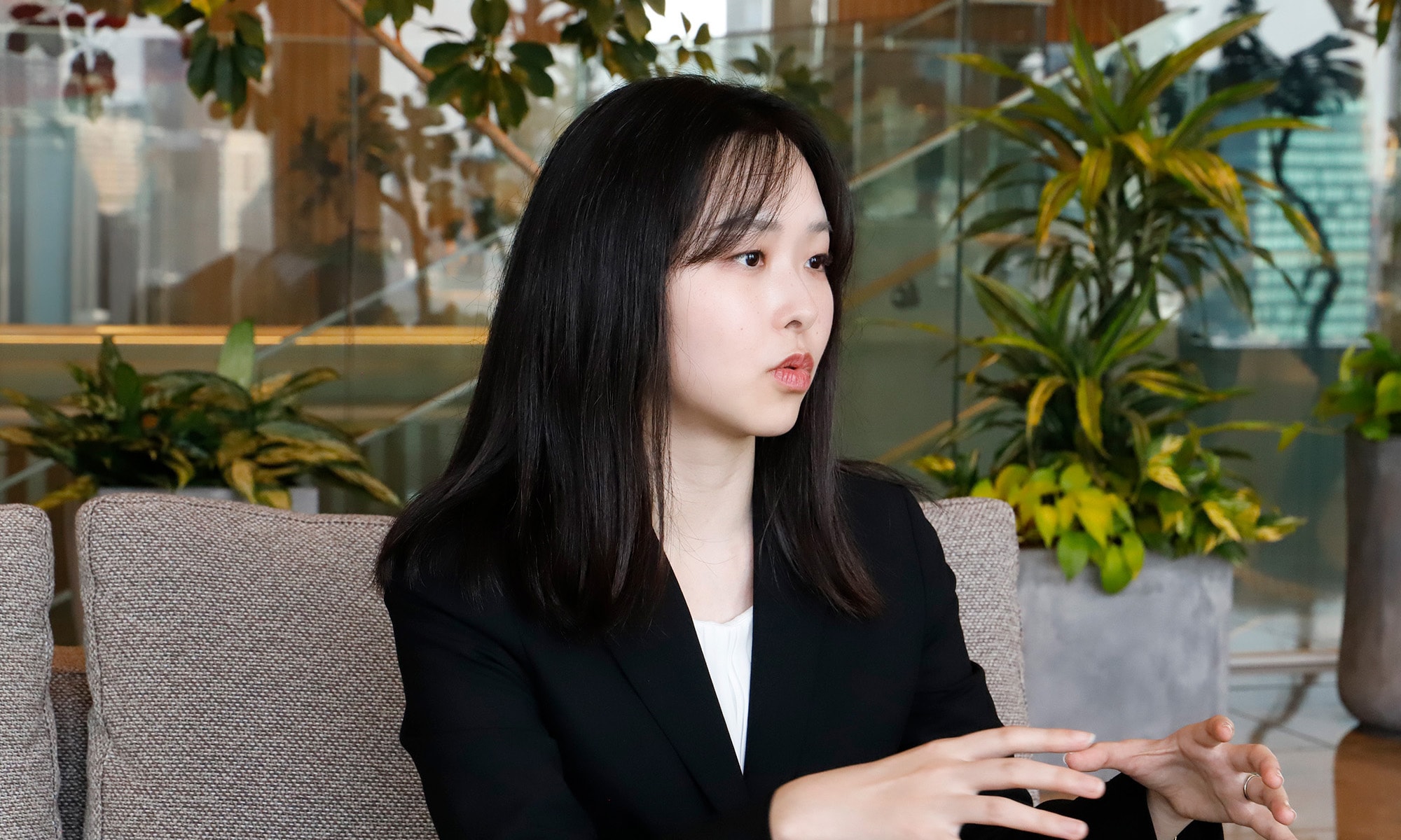 「デザインで選んだら、環境に配慮された家具と知り驚いた」と語る、神田さん