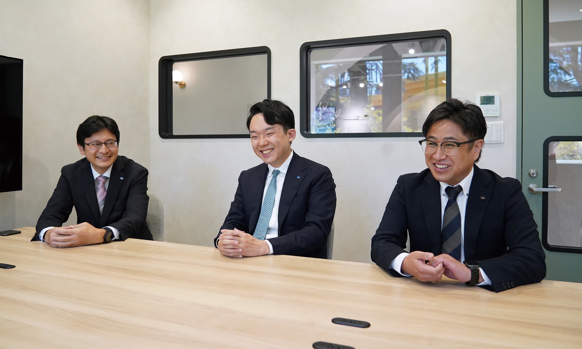 「以前では考えられなかった光景になった」と、和やかにオフィスづくりの舞台裏を振り返る
