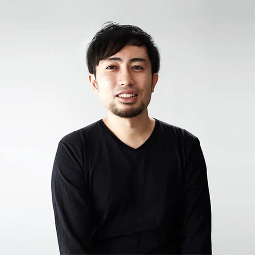 横井 康秀 氏