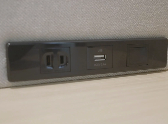 100V ACタップ1口 / USB 5V2.4A 1口 / 照明スイッチ