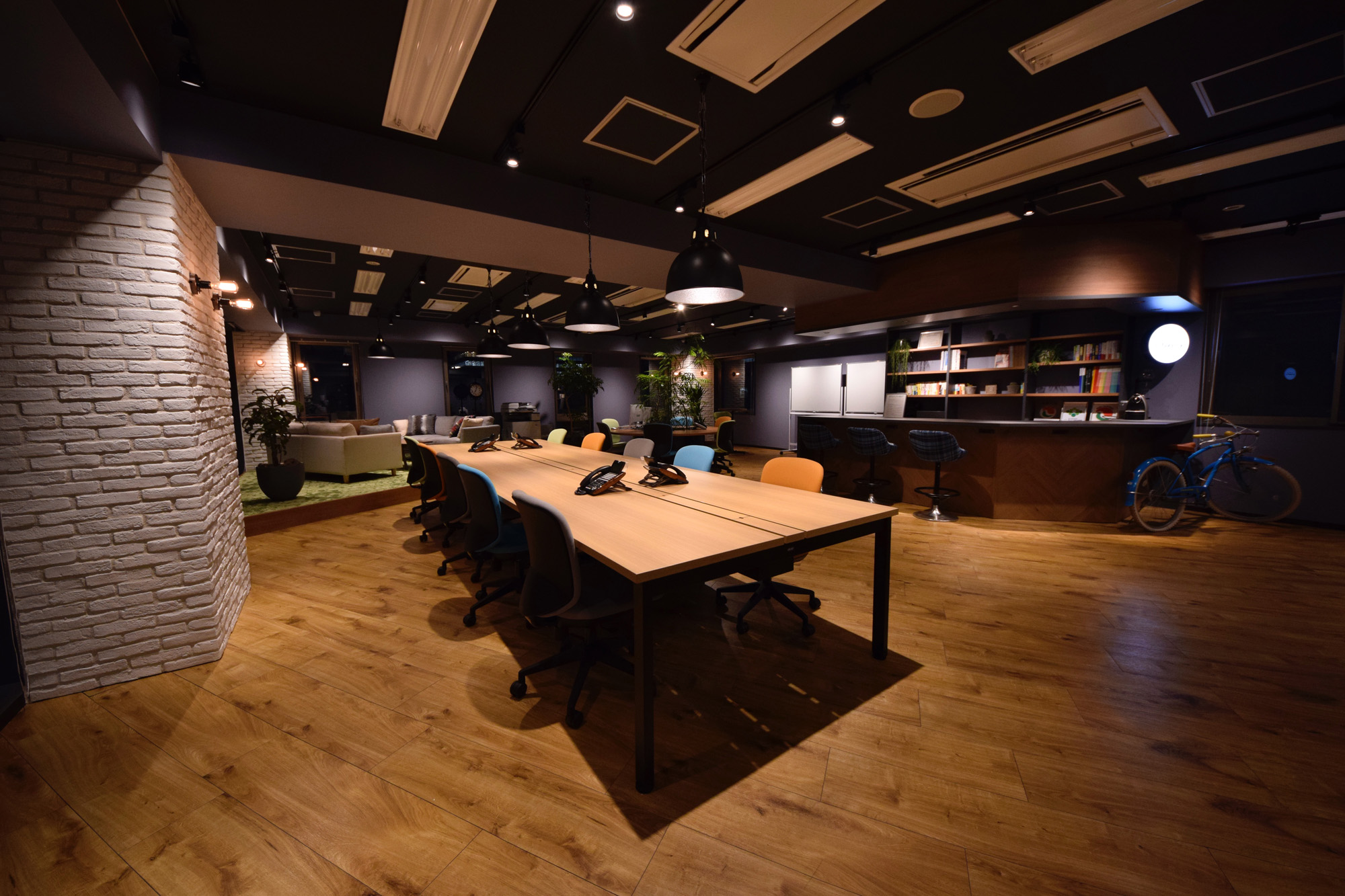 お洒落でかっこいい「大人」な空間を演出 － オリバー オフィスプロジェクト事例