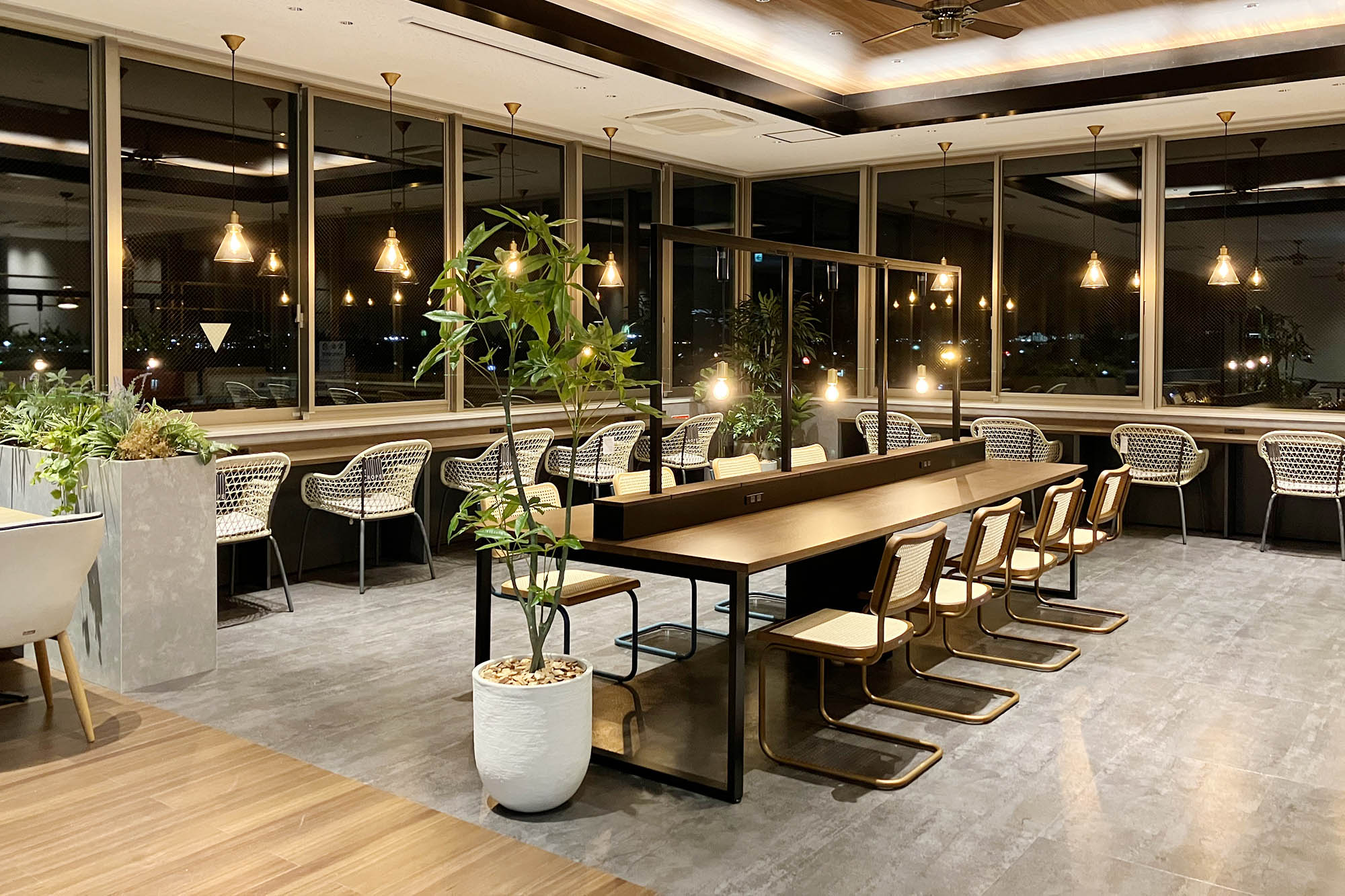 cozy cafeをテーマにした居心地のいい食堂 － オリバー オフィスプロジェクト事例