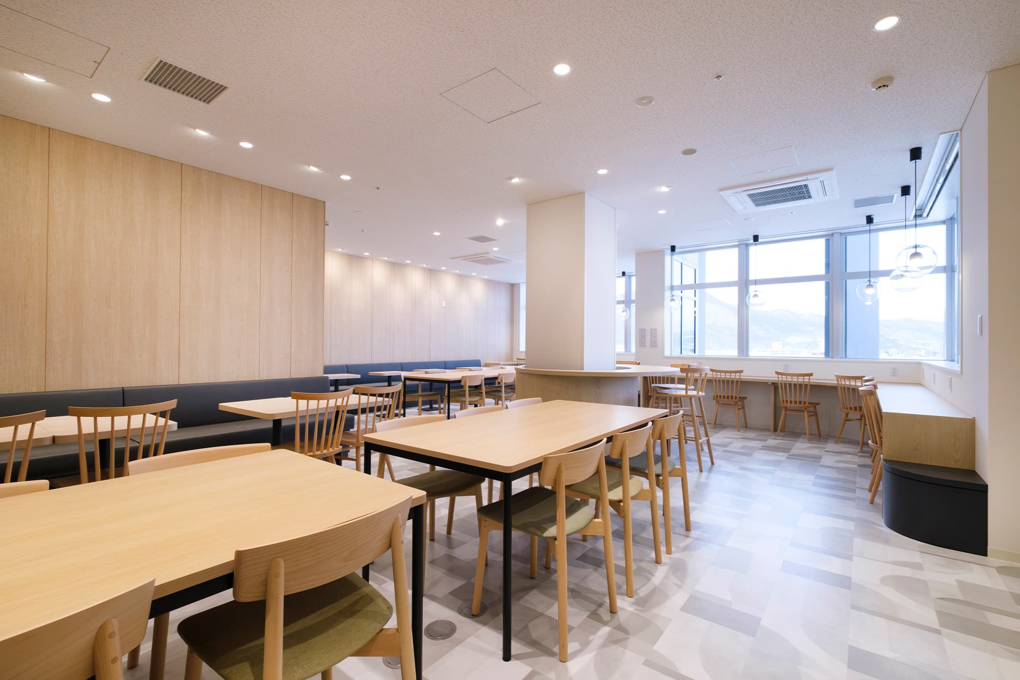 患者さまとスタッフさまの間に壁を感じさせず、安心できる空間 － オリバー 医療・福祉プロジェクト事例