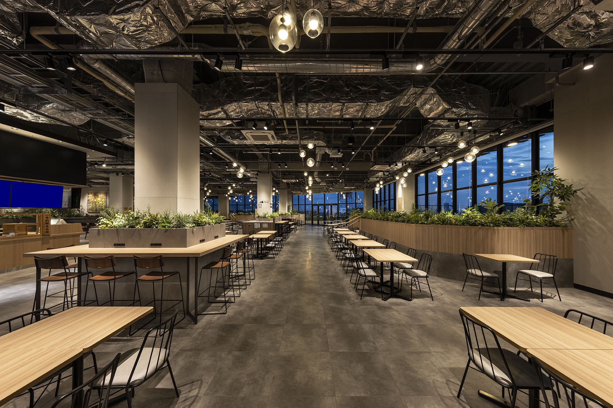 エリアごとに個性を持つ、訪れる人の過ごし方に寄り添う空間 － オリバー 商環境プロジェクト事例