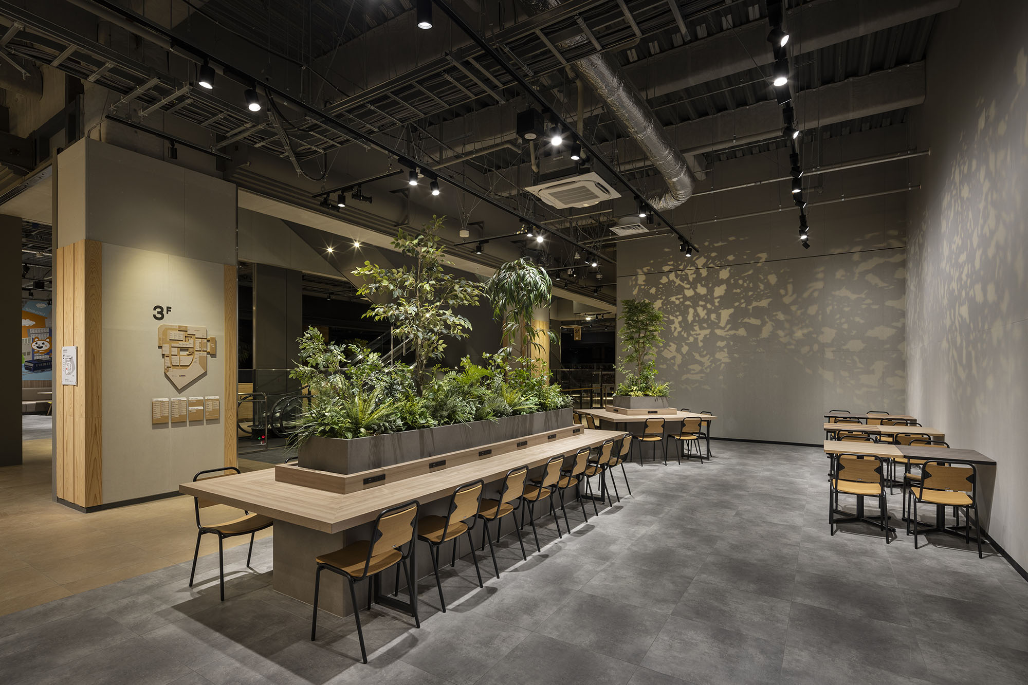 エリアごとに個性を持つ、訪れる人の過ごし方に寄り添う空間 － オリバー 商環境プロジェクト事例