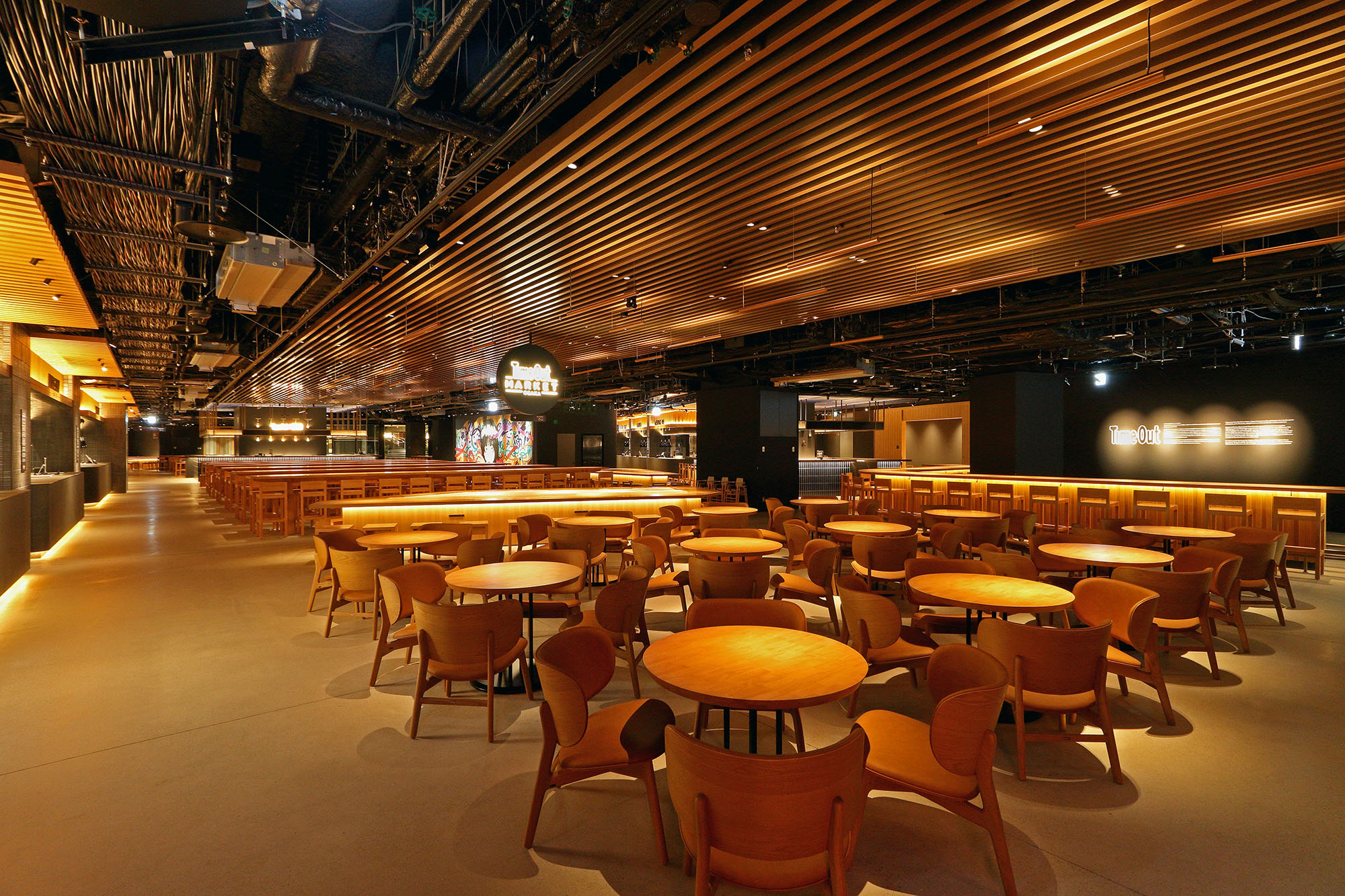 落ち着いた大人の空間に遊び心をプラスした空間 － オリバー 商環境プロジェクト事例