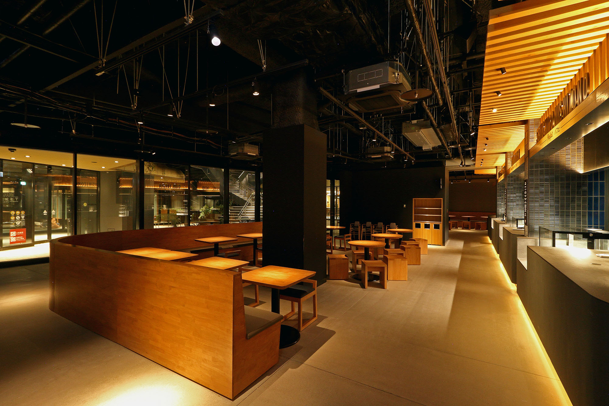 落ち着いた大人の空間に遊び心をプラスした空間 － オリバー 商環境プロジェクト事例