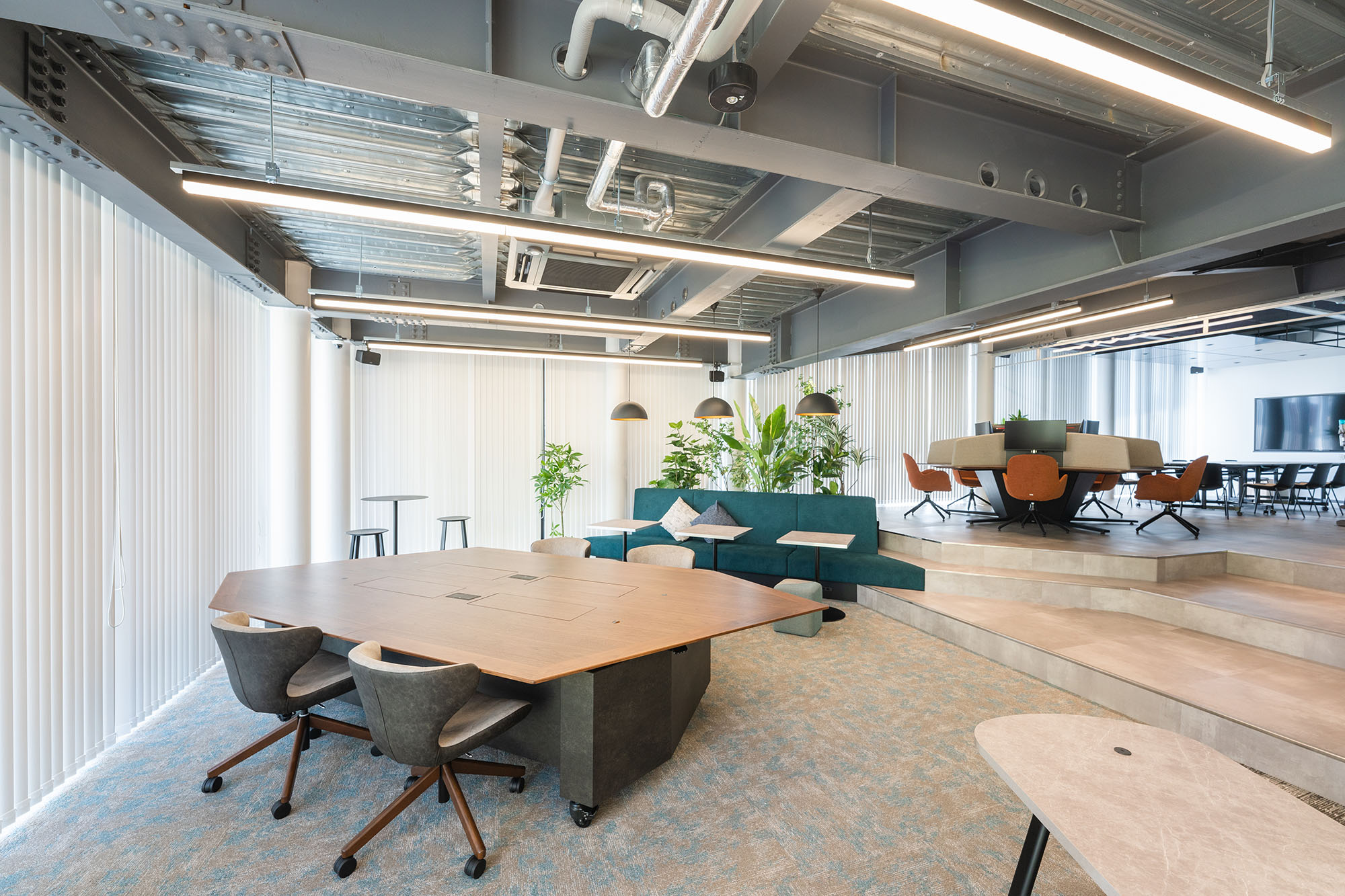 人が集まり、コミュニケーションが広がっていくオフィス － オリバー オフィスプロジェクト事例