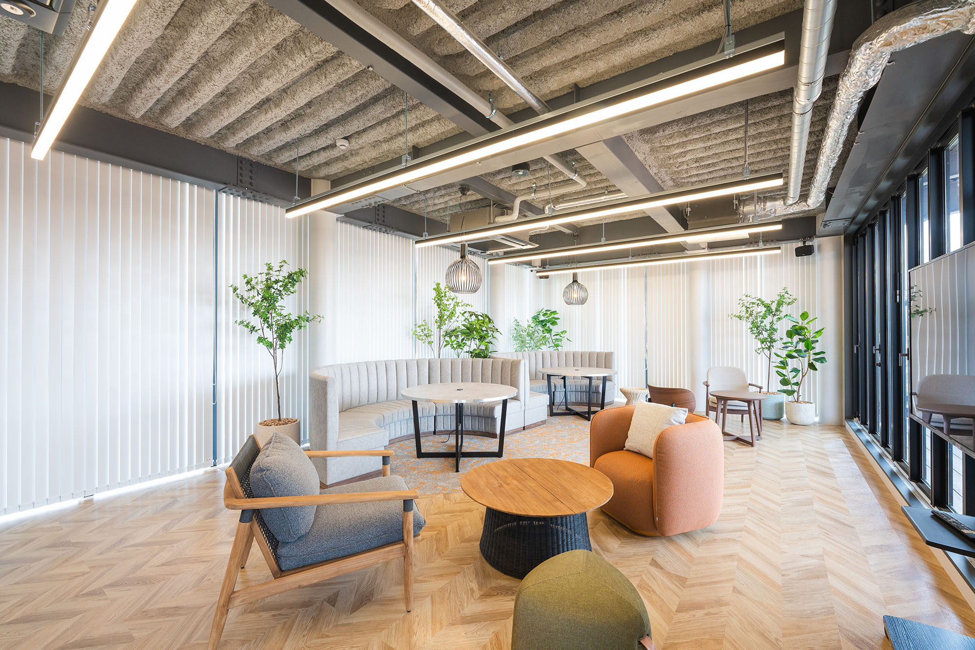 人が集まり、コミュニケーションが広がっていくオフィス － オリバー オフィスプロジェクト事例