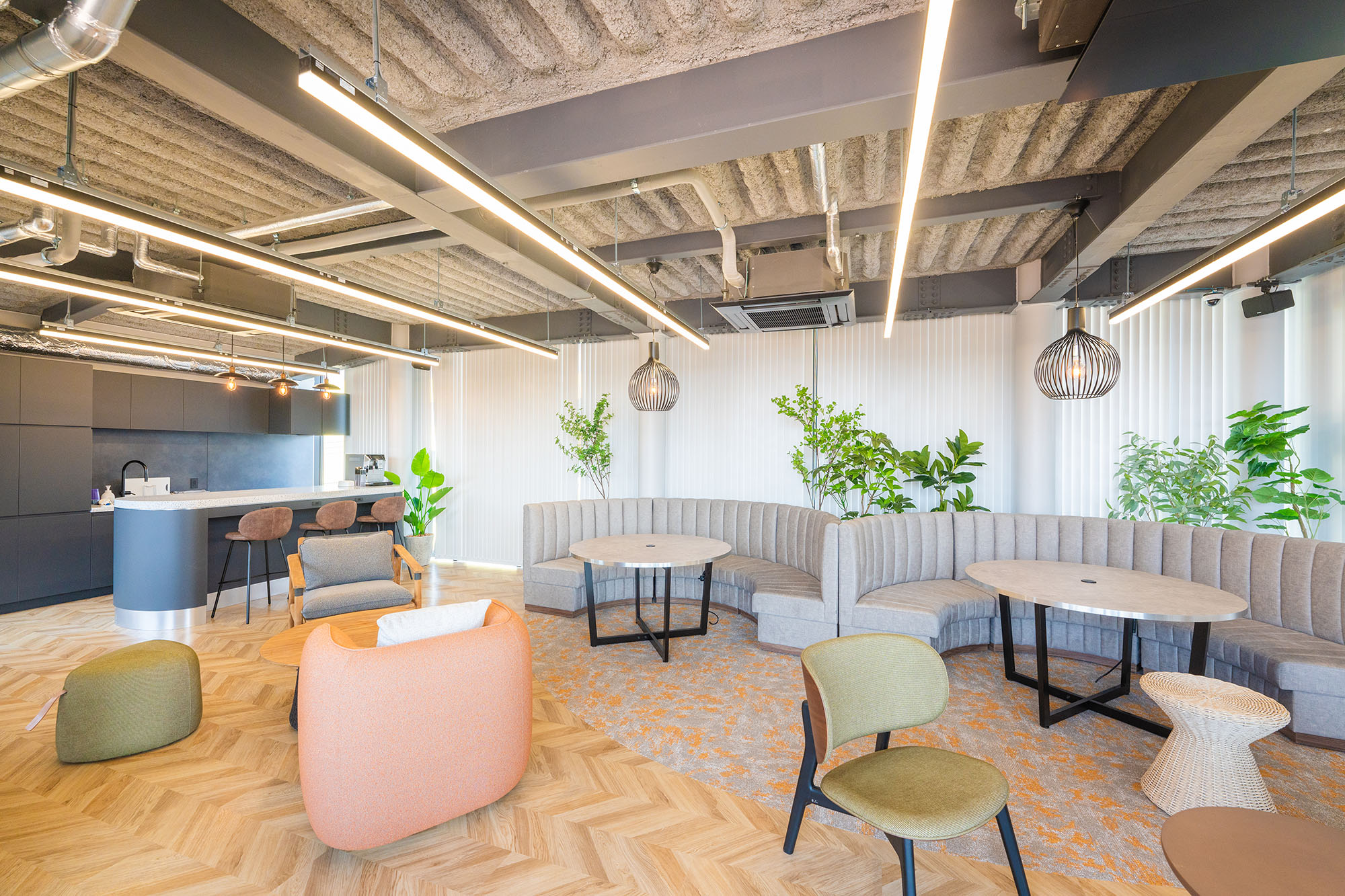 人が集まり、コミュニケーションが広がっていくオフィス － オリバー オフィスプロジェクト事例