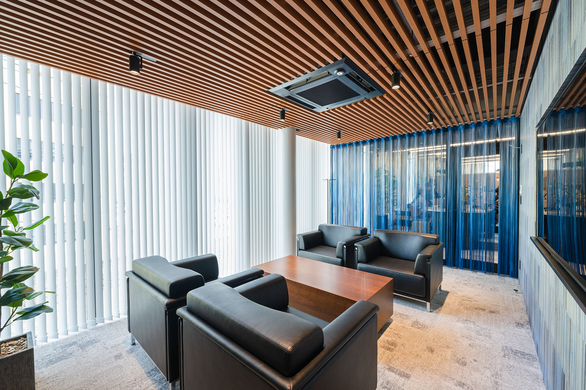 人が集まり、コミュニケーションが広がっていくオフィス － オリバー オフィスプロジェクト事例