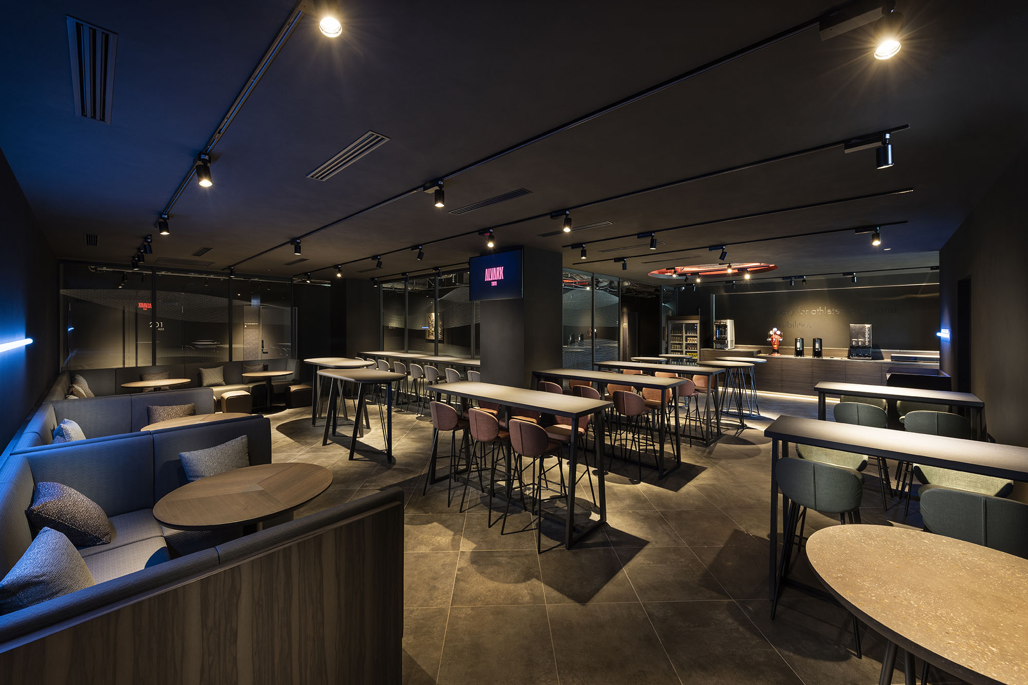 統一された世界観の中で、多彩な過ごし方が広がる空間 － オリバー 商環境プロジェクト事例