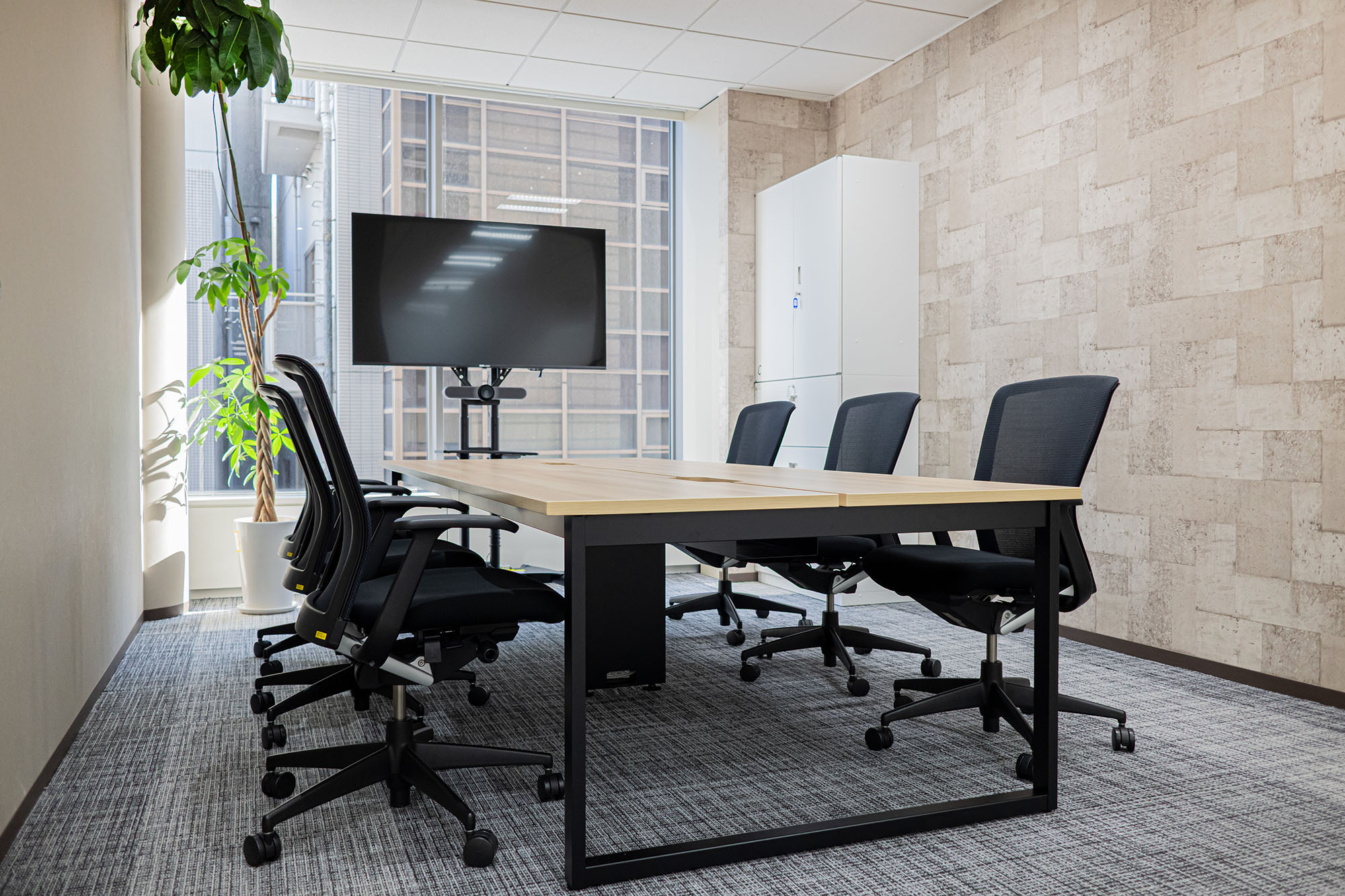 開放感を保ちながら、安心して働けるオフィス空間 － オリバー オフィスプロジェクト事例