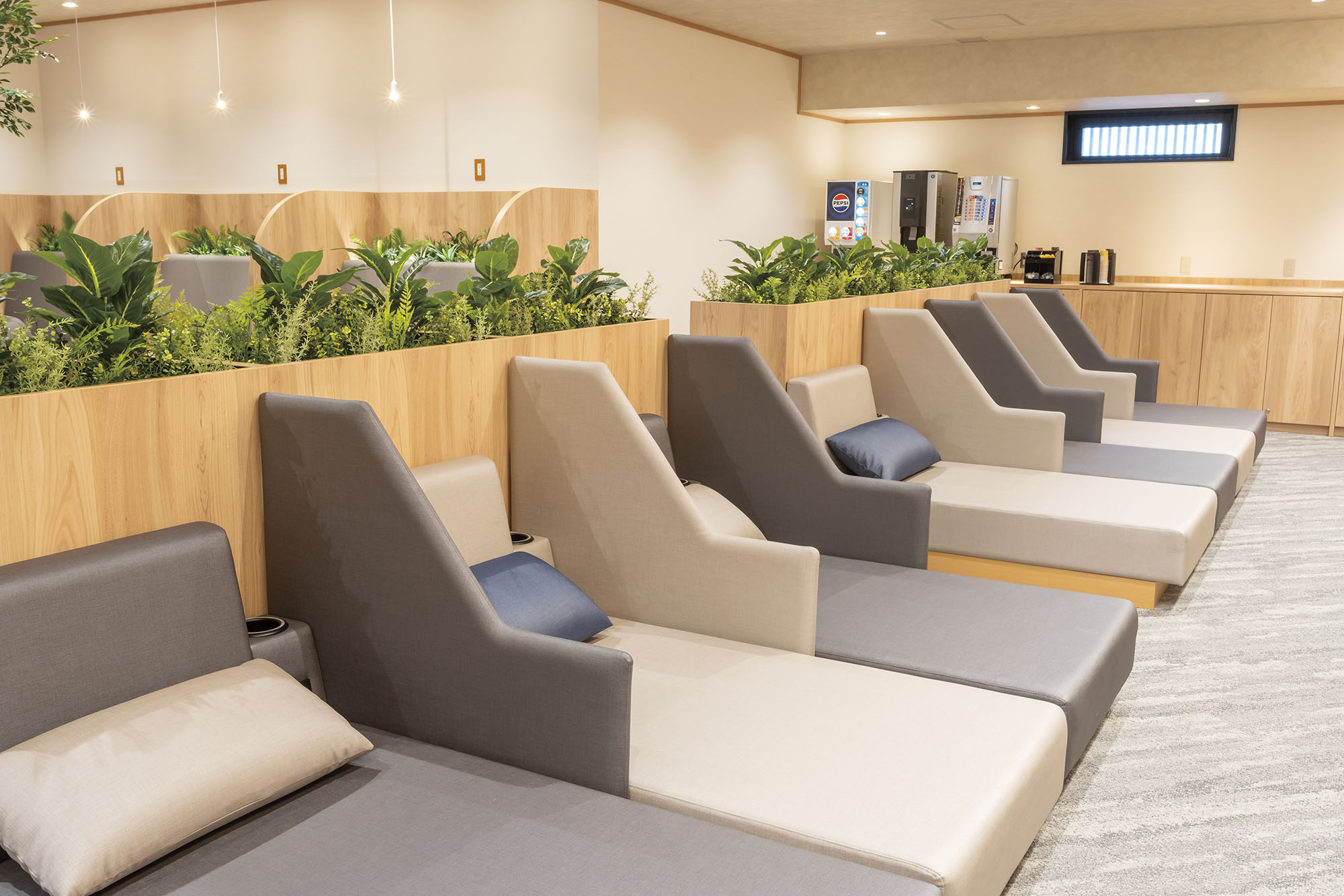 利用目的に合わせて過ごし方を選べる、心地よい温浴空間 － オリバー 商環境プロジェクト事例