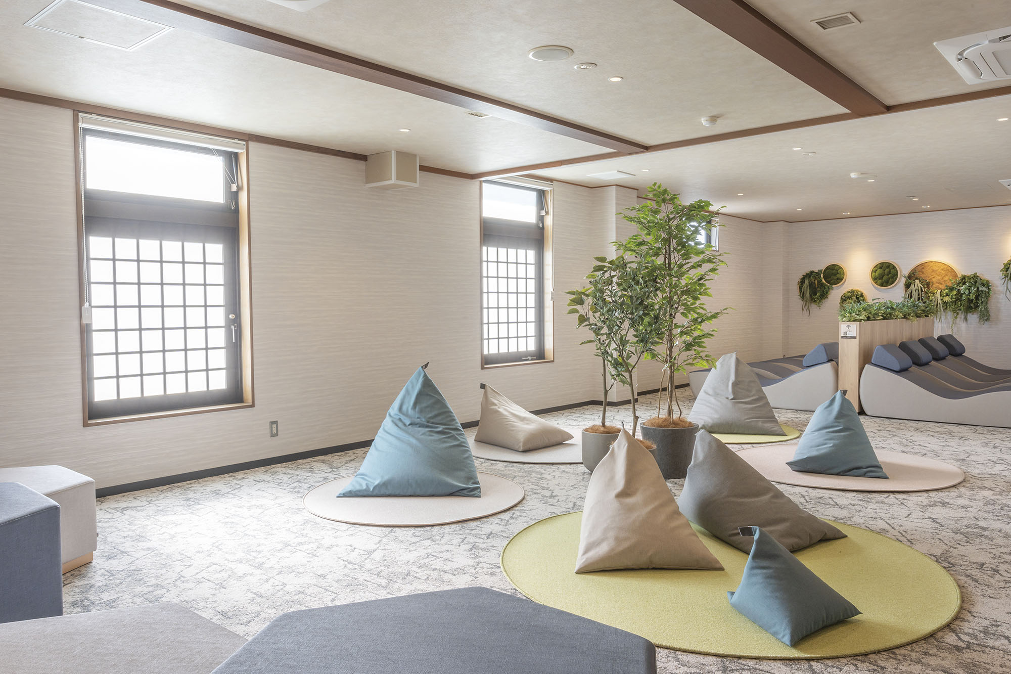 利用目的に合わせて過ごし方を選べる、心地よい温浴空間 － オリバー 商環境プロジェクト事例