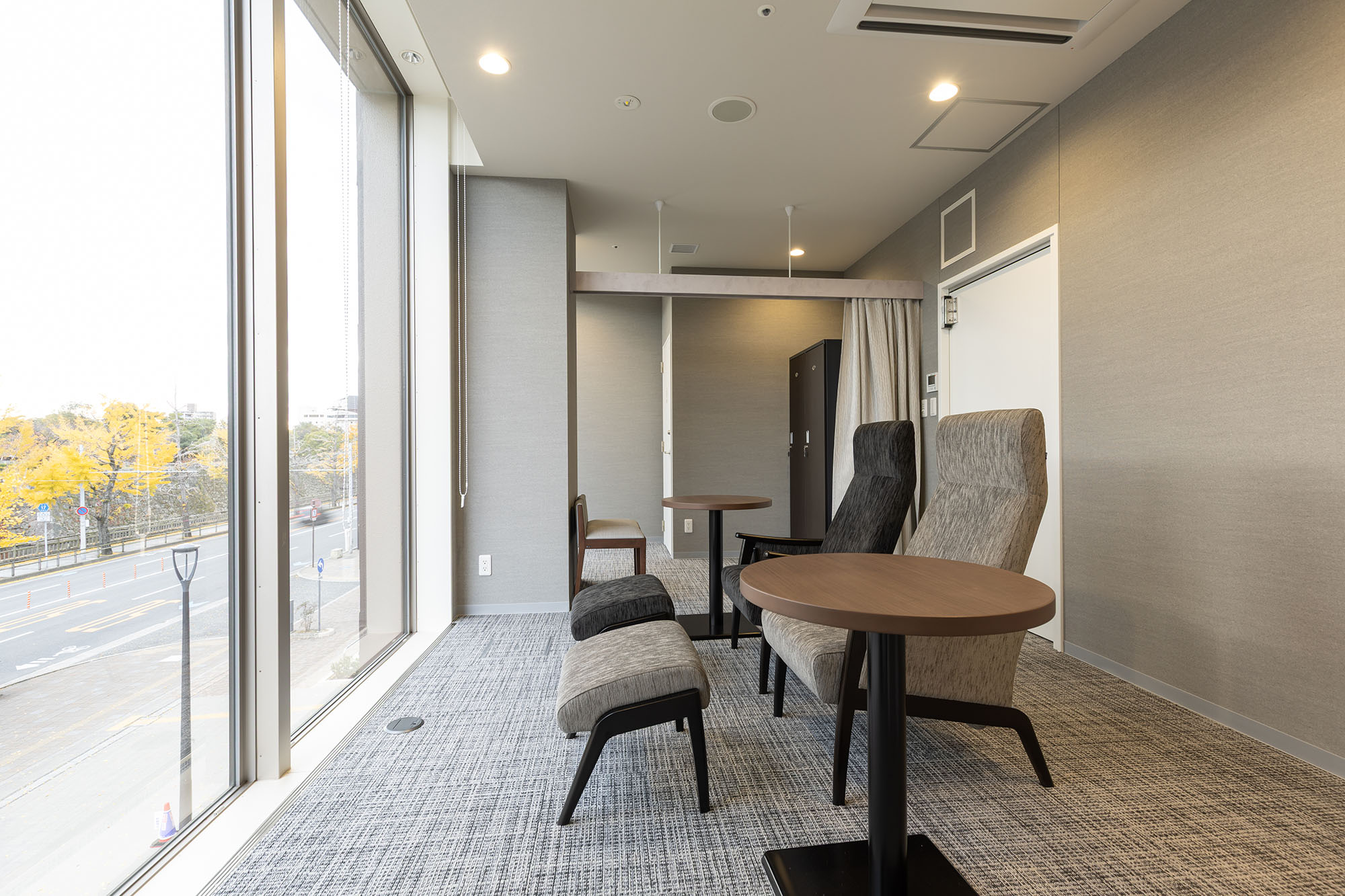 待ち時間を景色とともに、ゆったり過ごせる空間 － オリバー 医療・福祉プロジェクト事例