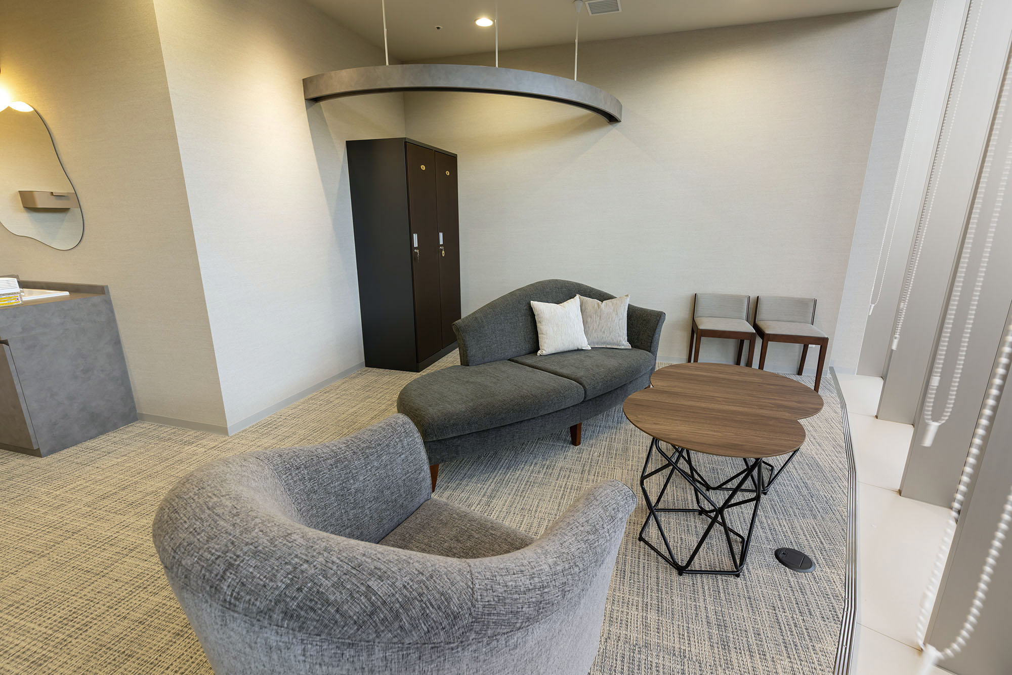 待ち時間を景色とともに、ゆったり過ごせる空間 － オリバー 医療・福祉プロジェクト事例