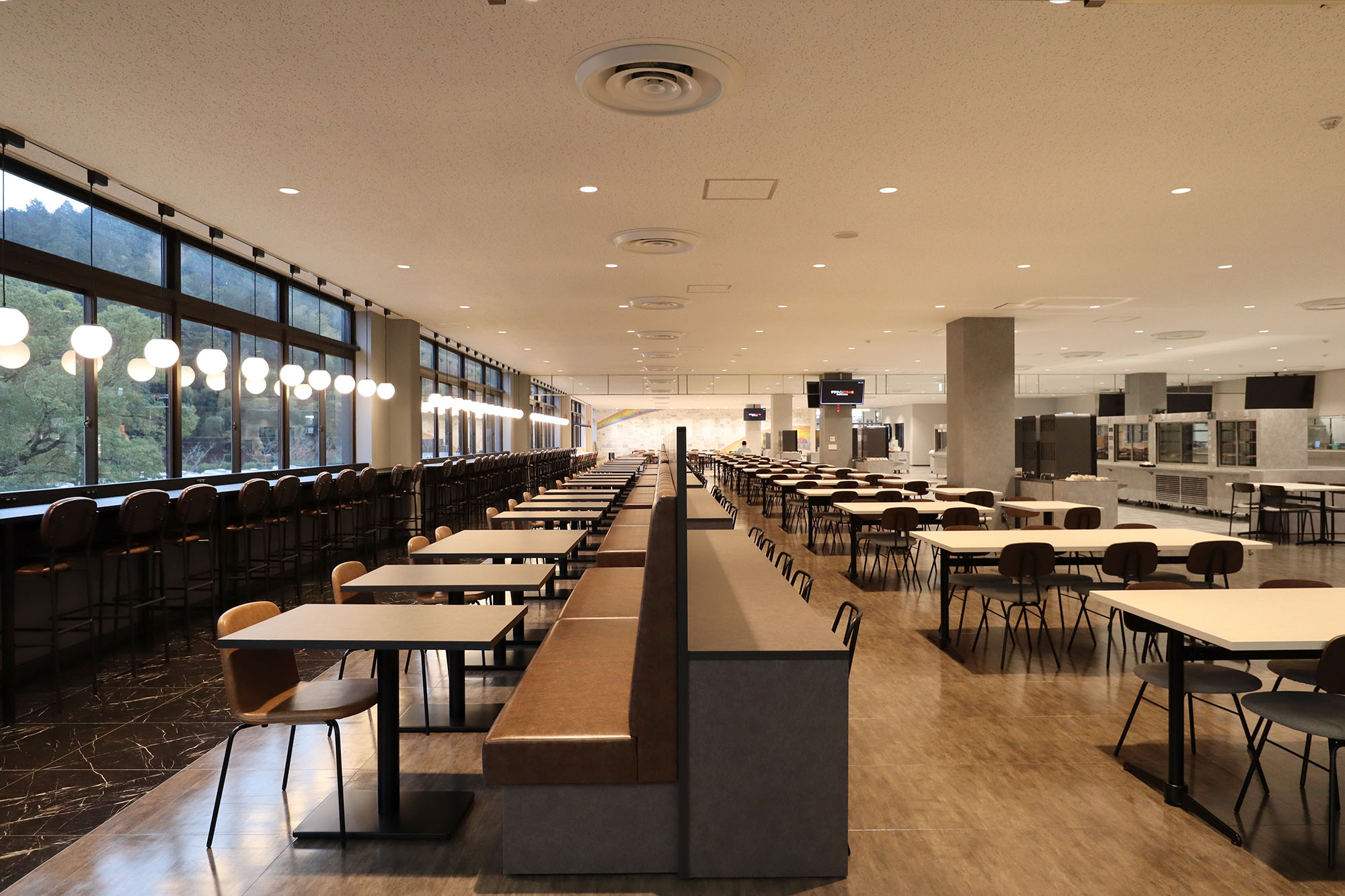 時間帯ごとに異なる表情を楽しめる、心地よい食堂空間 － オリバー オフィスプロジェクト事例