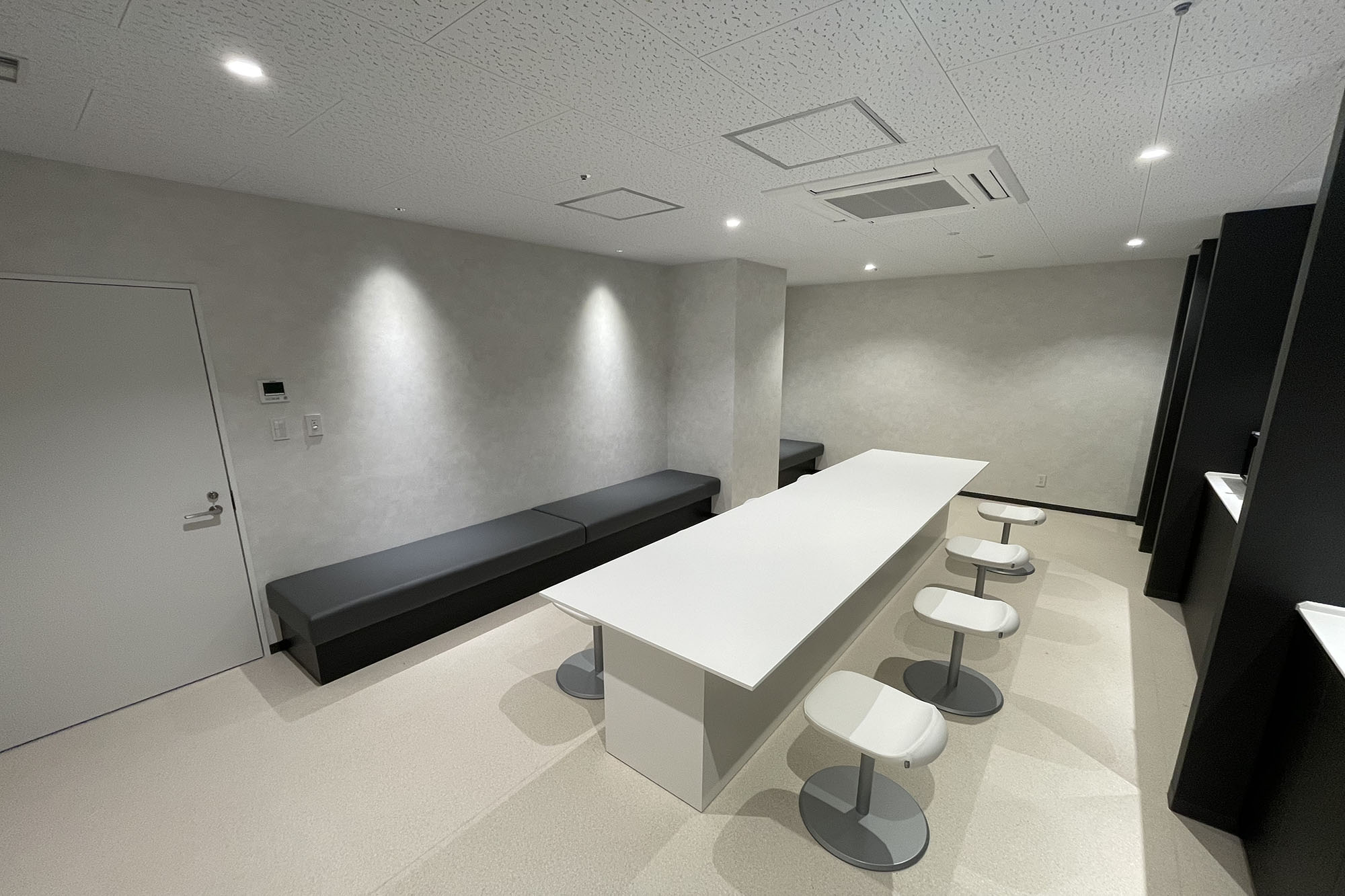 各エリアにふさわしい家具で、心地よさと使いやすさを備えた空間 － オリバー 医療・福祉プロジェクト事例