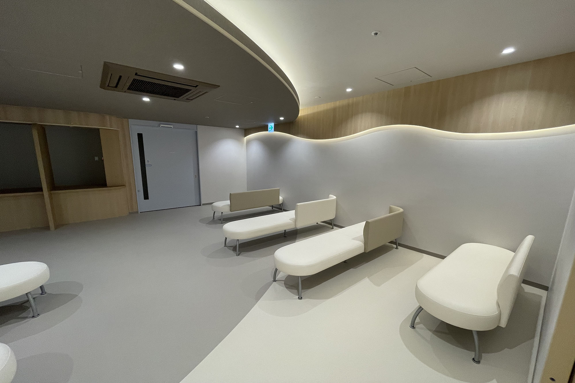 各エリアにふさわしい家具で、心地よさと使いやすさを備えた空間 － オリバー 医療・福祉プロジェクト事例